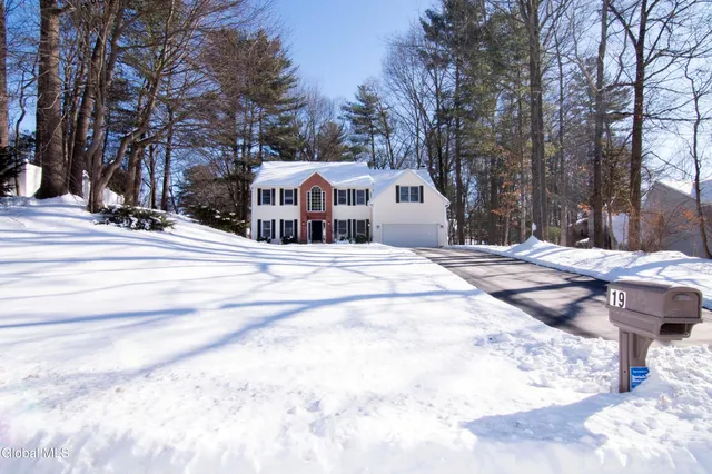 $584,900 | 19 Mann Boulevard, Halfmoon, NY 12065