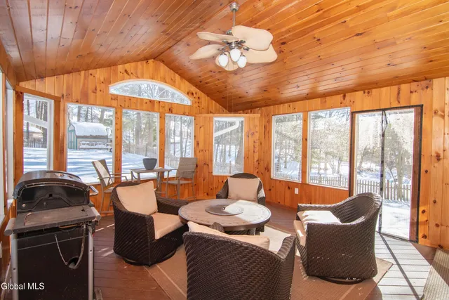 $584,900 | 19 Mann Boulevard, Halfmoon, NY 12065