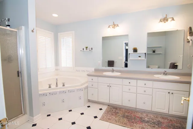 $584,900 | 19 Mann Boulevard, Halfmoon, NY 12065