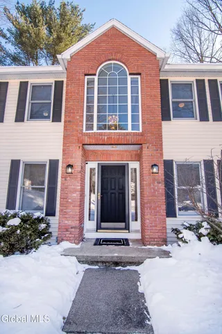 $584,900 | 19 Mann Boulevard, Halfmoon, NY 12065