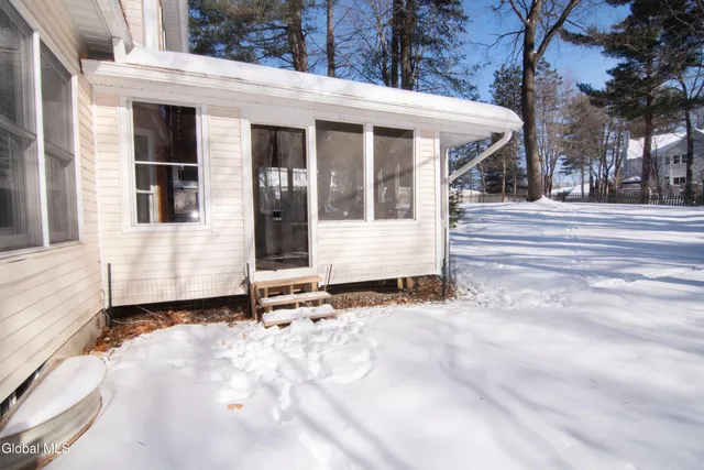 $584,900 | 19 Mann Boulevard, Halfmoon, NY 12065