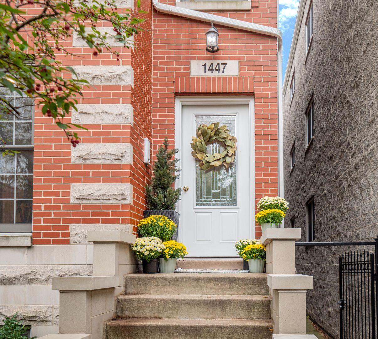 1447 West Walton Street, Unit 1 Chicago, IL 60642 - Photo 2 of 27