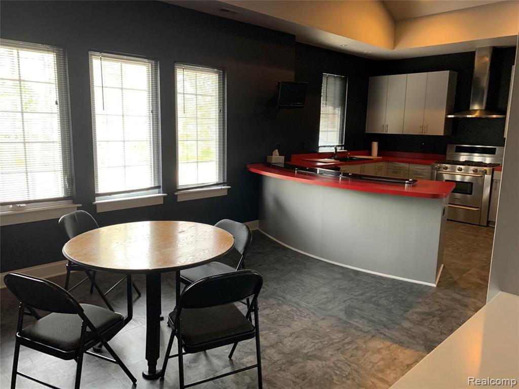 161 North Milford Road, Unit 101 Highland, MI 48357 - Photo 3 of 13