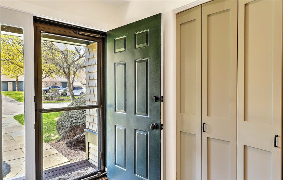 3 Pendleton Place Narragansett, RI 02882 - Photo 4 of 43