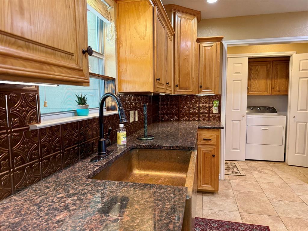 107 Ridgeview Whitney, TX 76692 - Photo 6 of 37 Gallery Image 6
