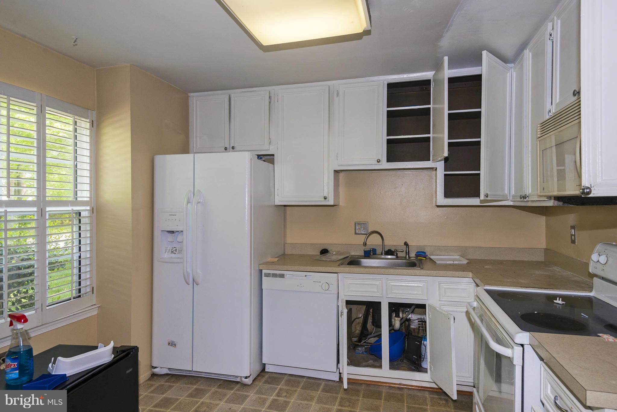 8325 Snowden Oaks Place Laurel, MD 20708 - Photo 2 of 22 Kitchen