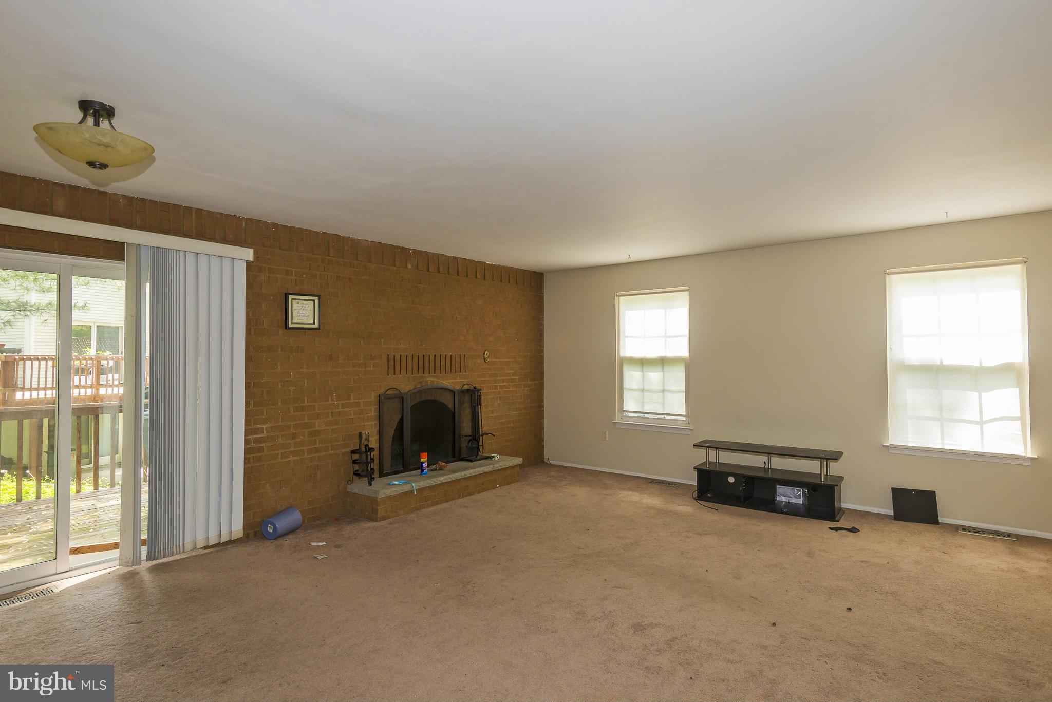 8325 Snowden Oaks Place Laurel, MD 20708 - Photo 5 of 22 Living Room