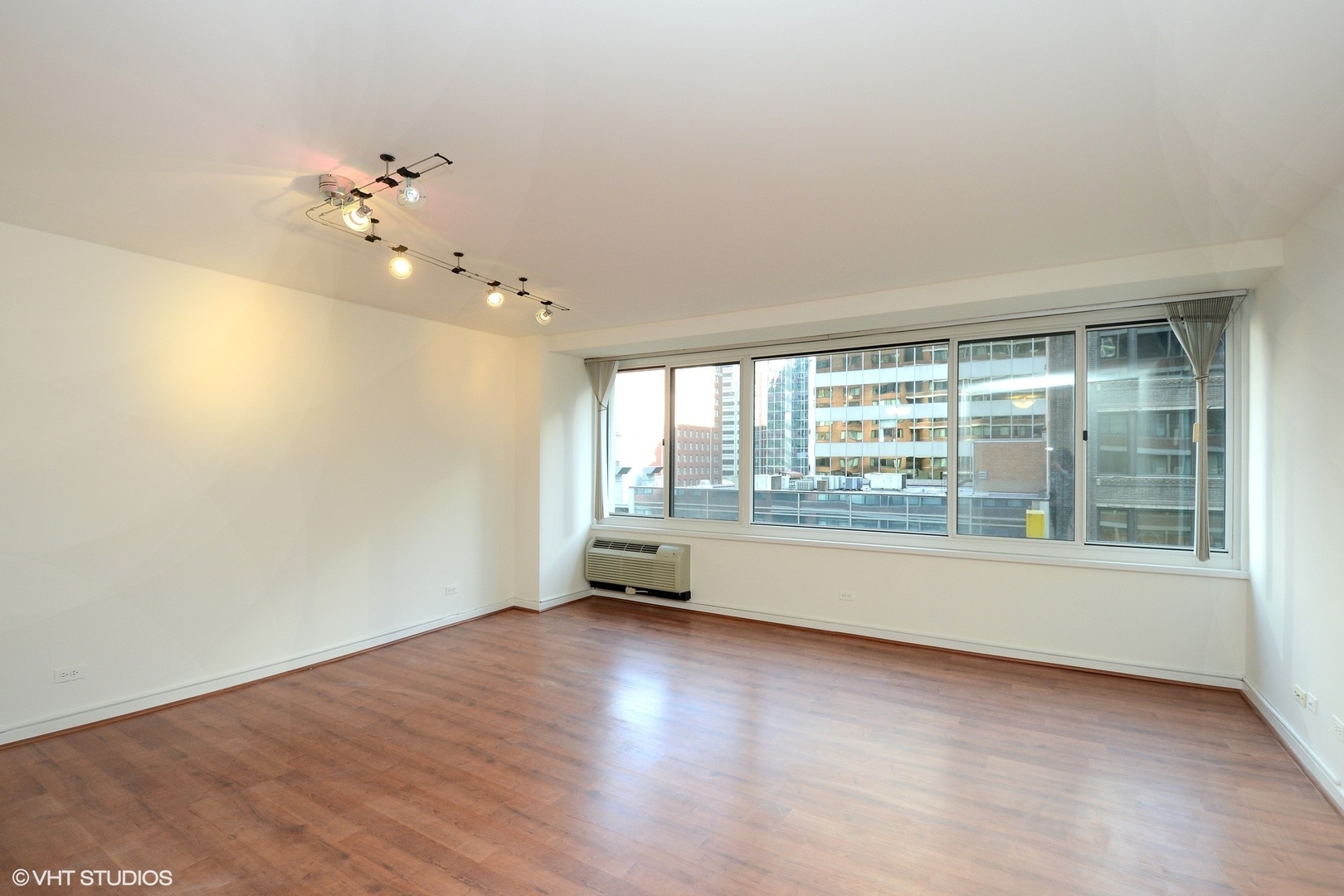 211 East Ohio Street, Unit 804 Chicago, IL 60611 - Photo 2 of 19