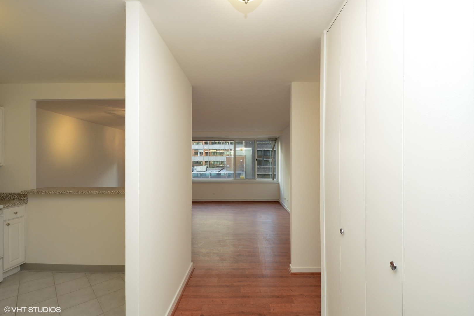 211 East Ohio Street, Unit 804 Chicago, IL 60611 - Photo 6 of 19