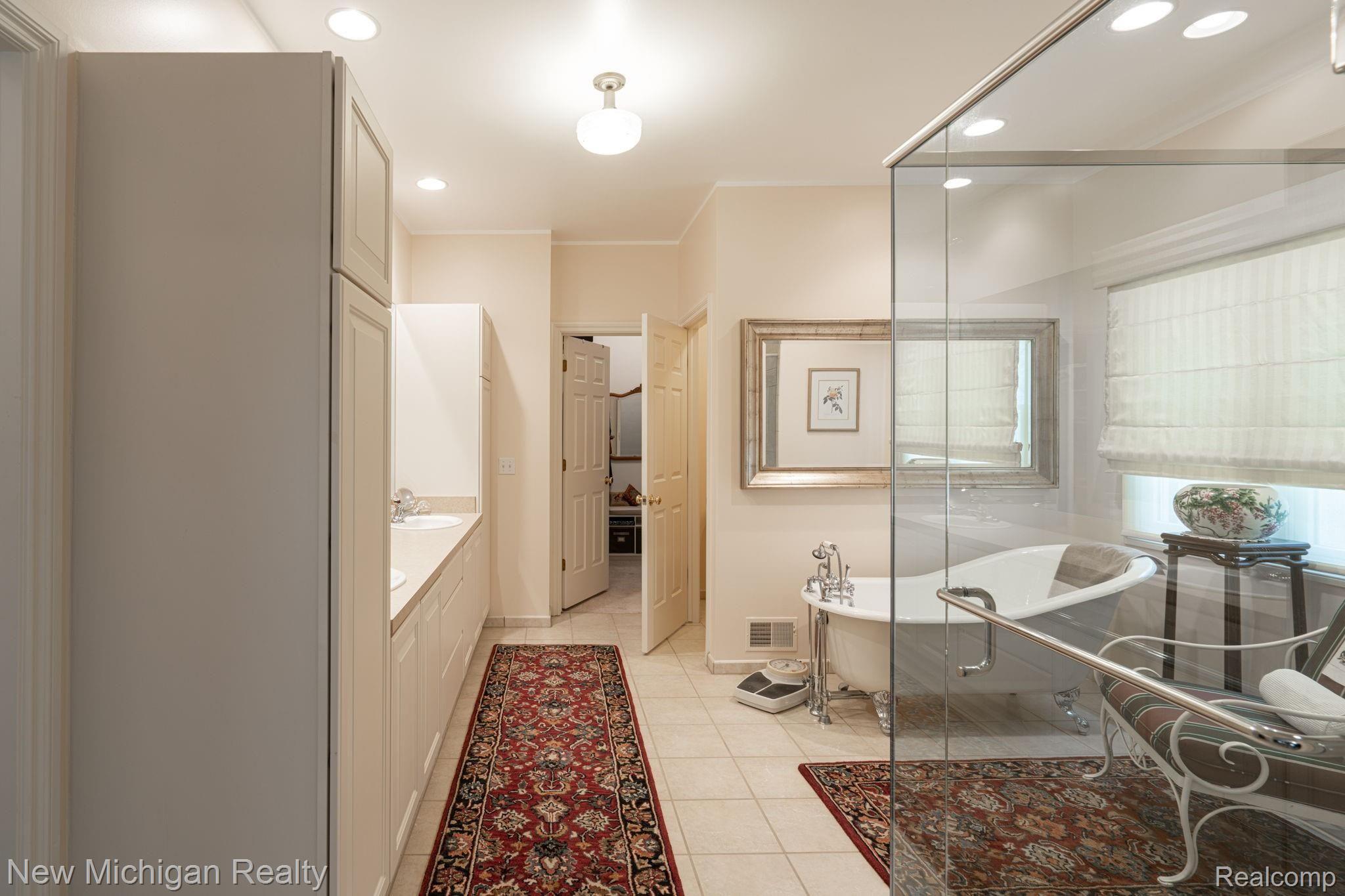 724 Lakeville Road Leonard, MI 48367 - Photo 15 of 31 master bath tub.jpg