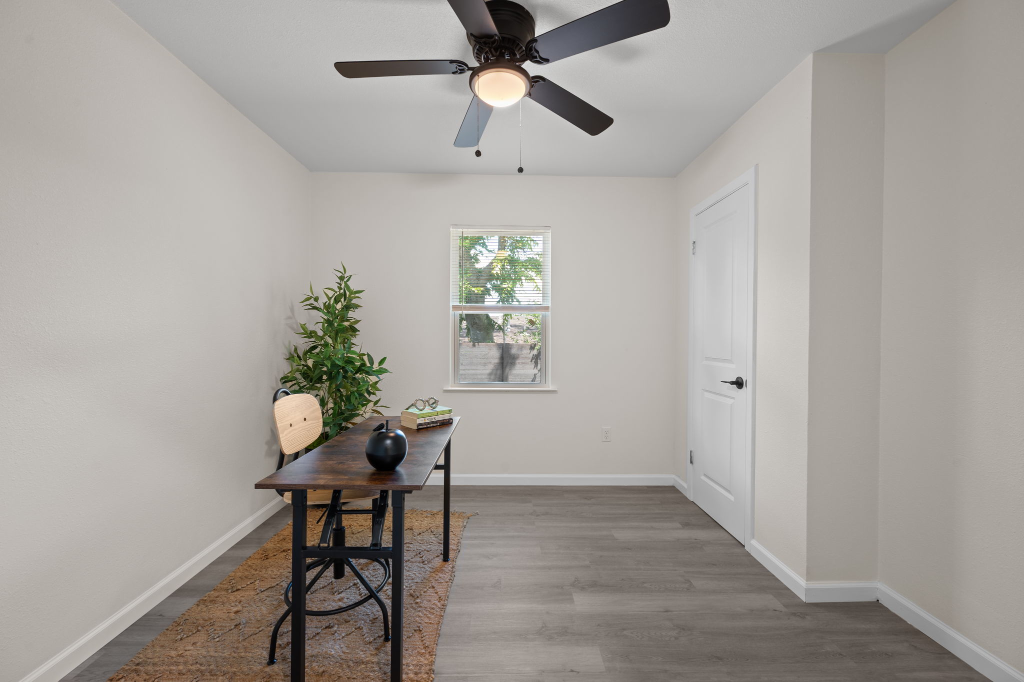 4711 Bandera Road Austin, TX 78721 - Photo 10 of 22 a workspace with furniture and window