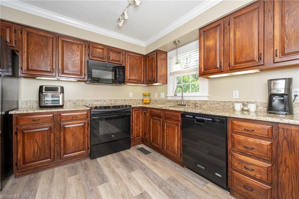3841 Sandlewood Road High Point, NC 27265 - Photo 11 of 50 Gallery Image 11