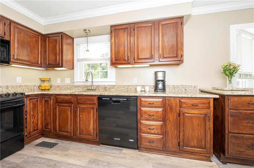3841 Sandlewood Road High Point, NC 27265 - Photo 12 of 50 Gallery Image 12