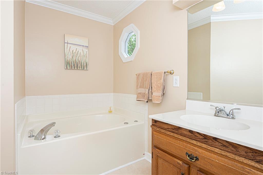 3841 Sandlewood Road High Point, NC 27265 - Photo 27 of 50 Gallery Image 27