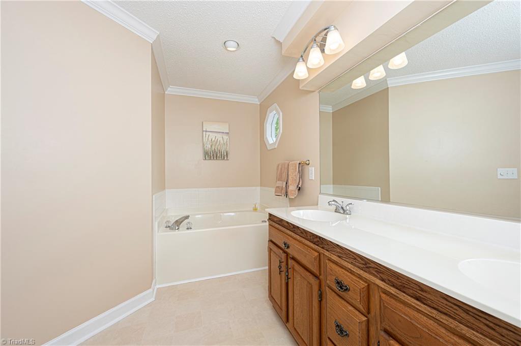 3841 Sandlewood Road High Point, NC 27265 - Photo 28 of 50 Gallery Image 28