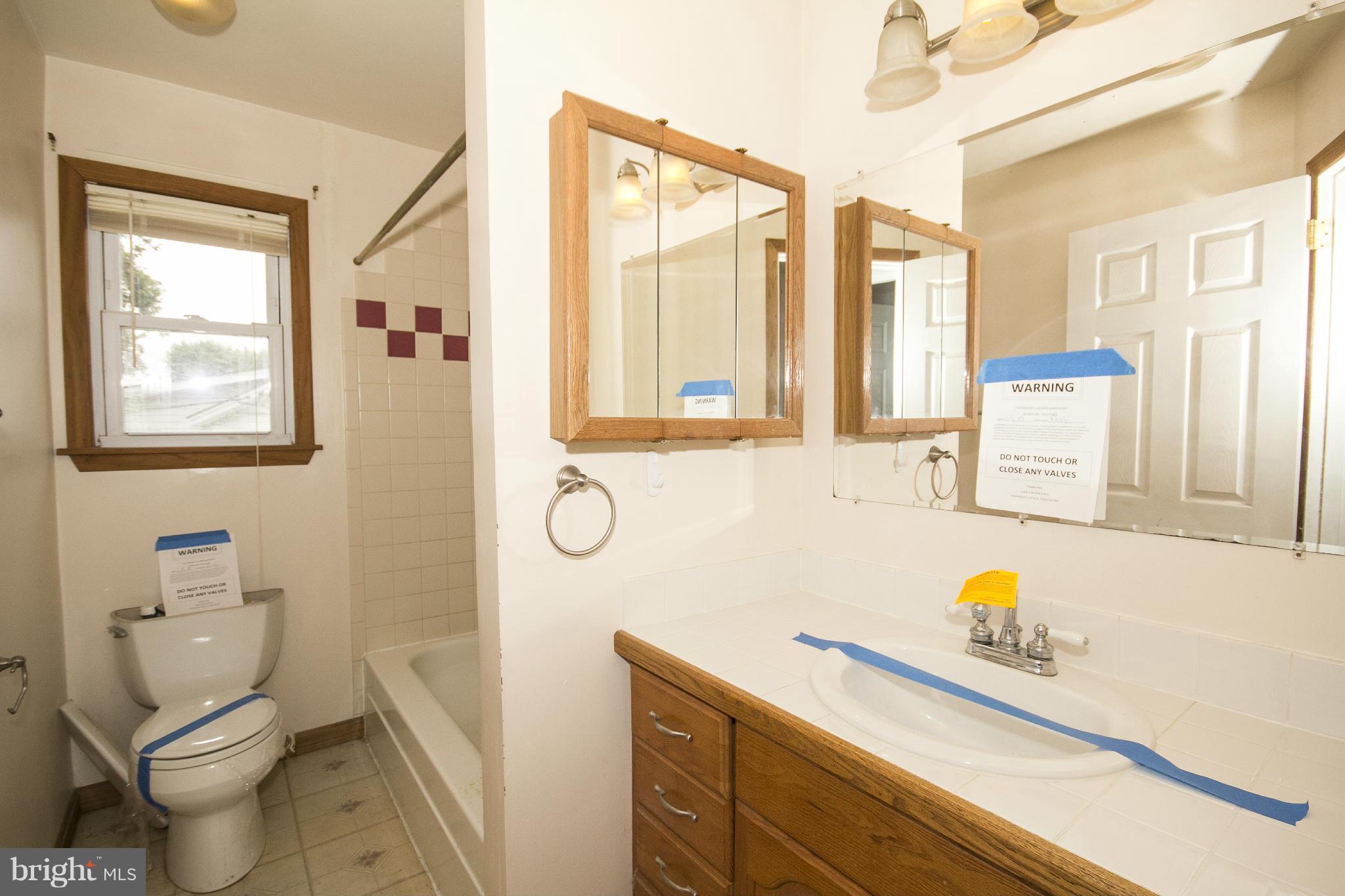 2403 Oak Manor Road Baltimore, MD 21219 - Photo 12 of 17 Bath