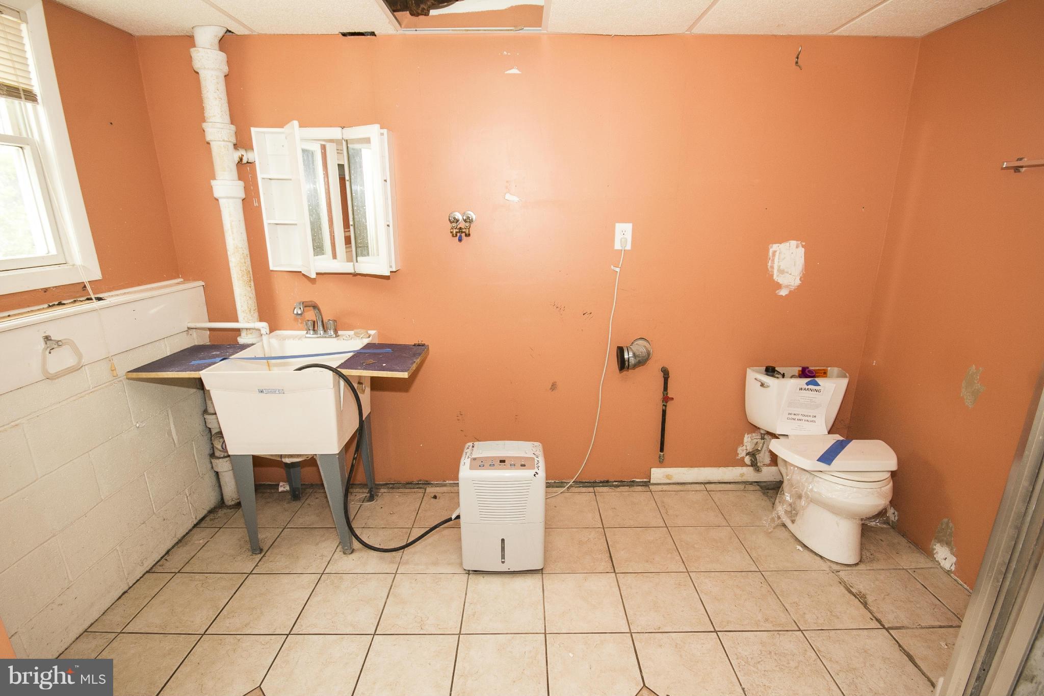 2403 Oak Manor Road Baltimore, MD 21219 - Photo 16 of 17 Bath