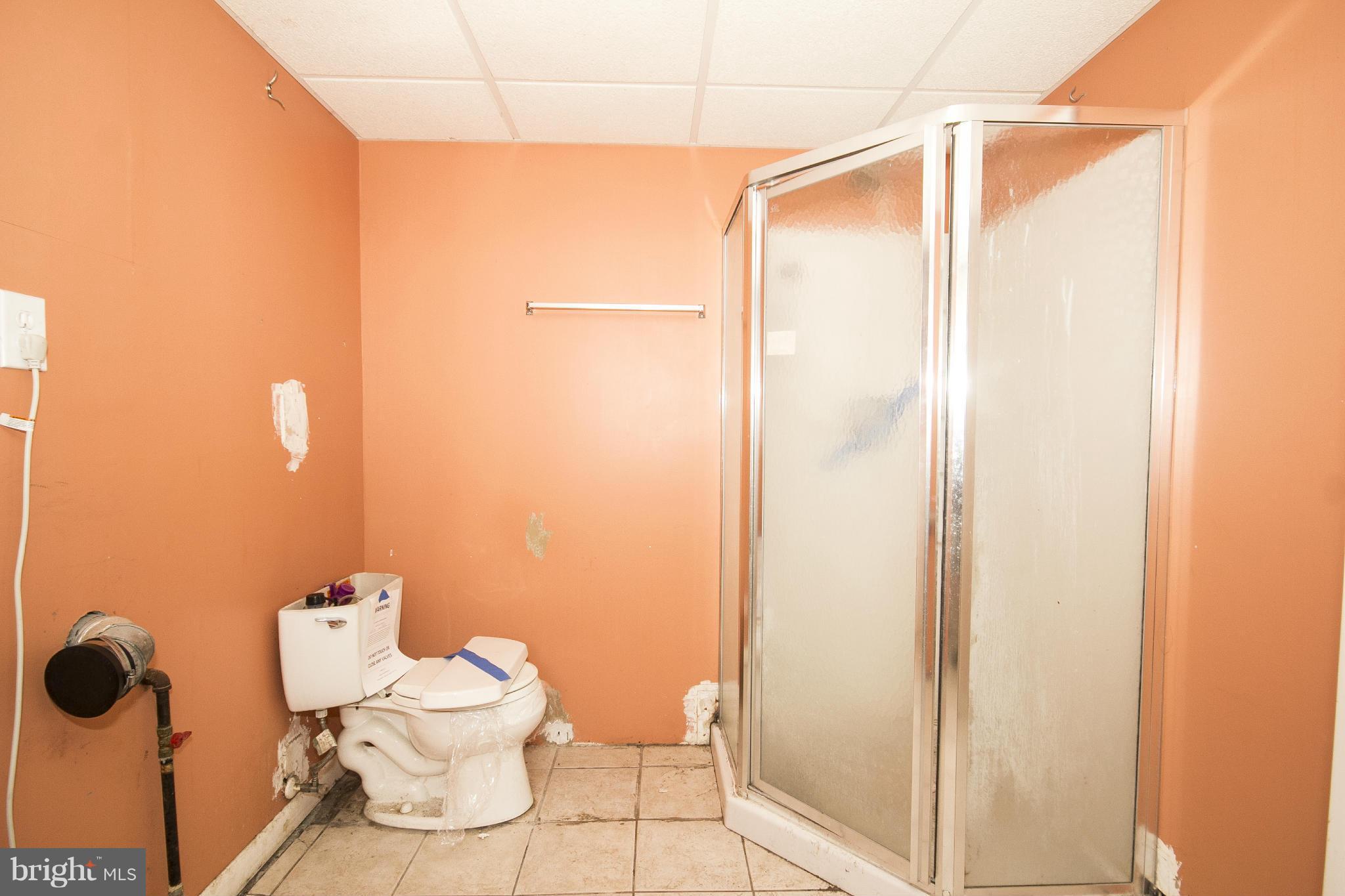 2403 Oak Manor Road Baltimore, MD 21219 - Photo 17 of 17 Bath