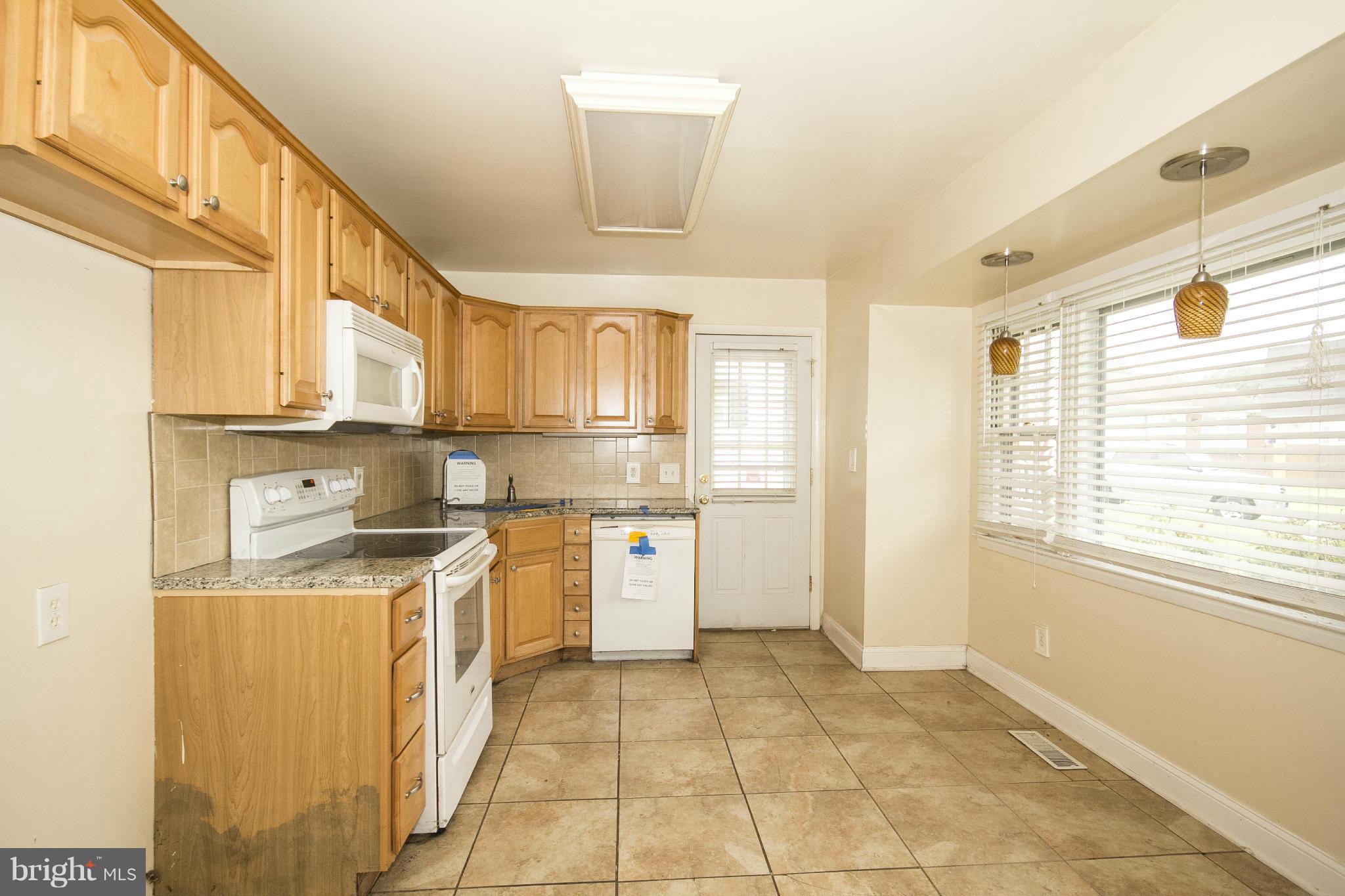 2403 Oak Manor Road Baltimore, MD 21219 - Photo 6 of 17 Kitchen