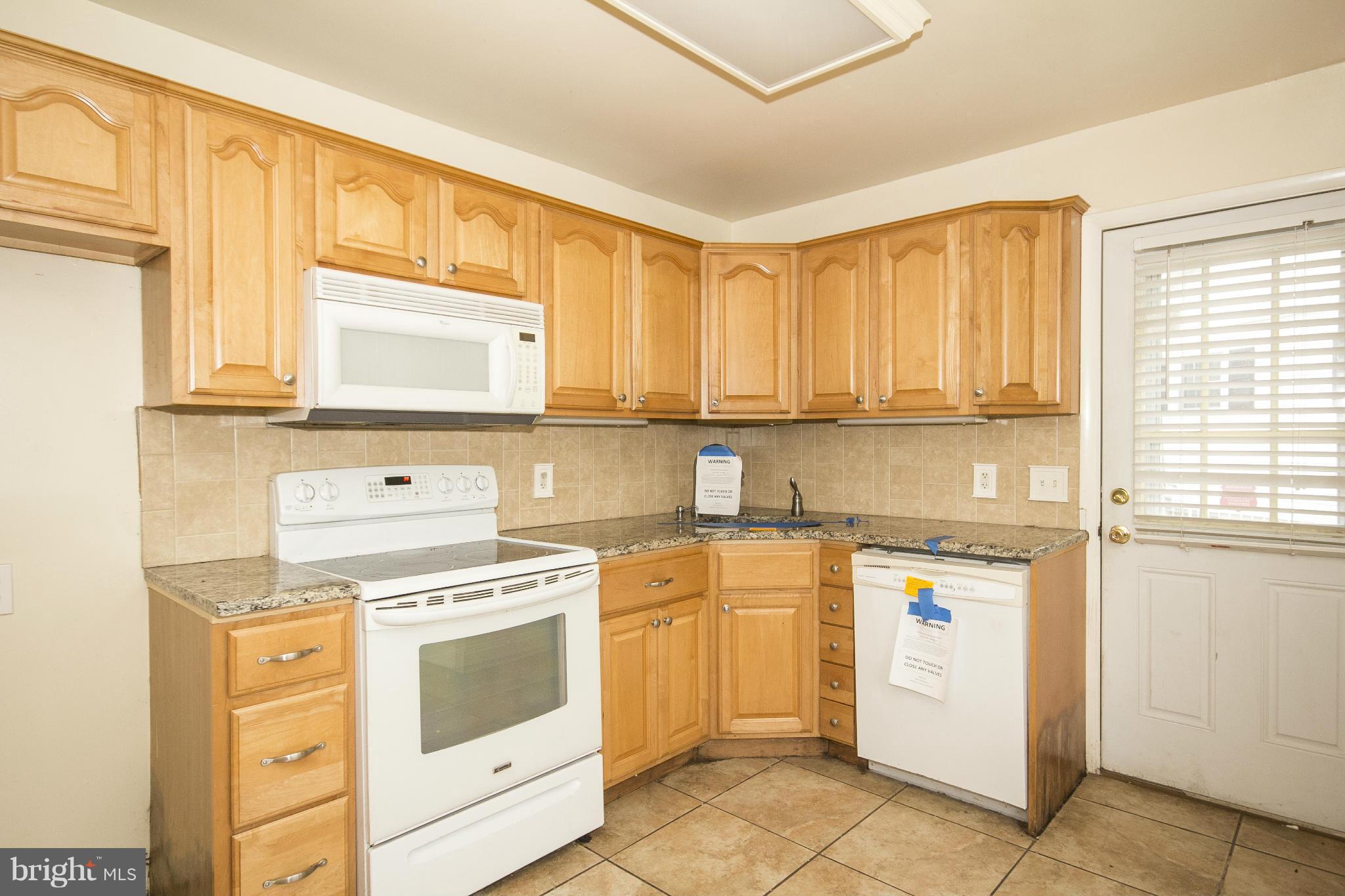 2403 Oak Manor Road Baltimore, MD 21219 - Photo 7 of 17 Kitchen