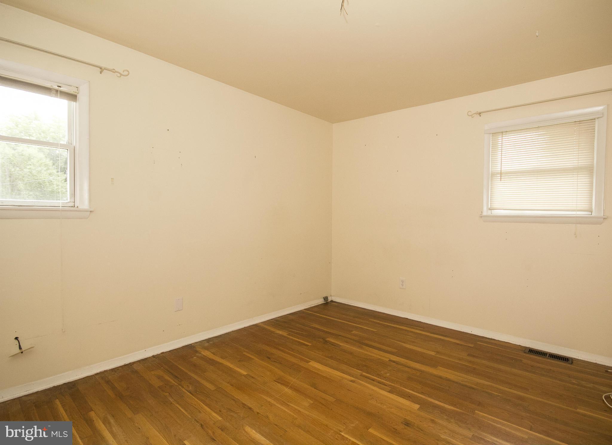 2403 Oak Manor Road Baltimore, MD 21219 - Photo 8 of 17 Bedroom