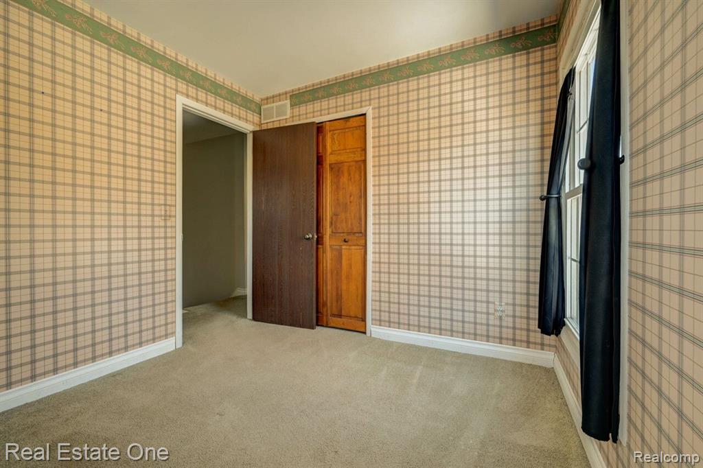 1406 Crescent Lane Rochester Hills, MI 48306 - Photo 28 of 49