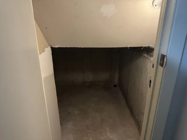 $2,300 | 15214 Woodlawn Avenue, Unit 1, Dolton, IL 60419