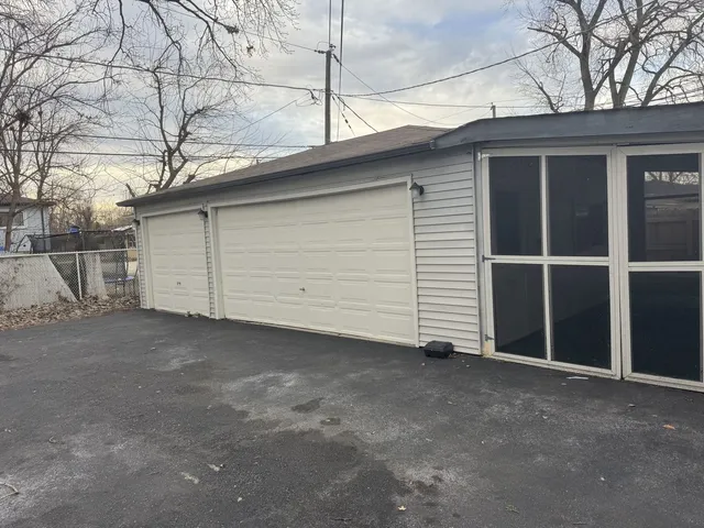 a view of a yard with a house