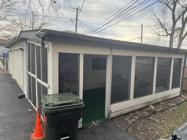 $2,300 | 15214 Woodlawn Avenue, Unit 1, Dolton, IL 60419