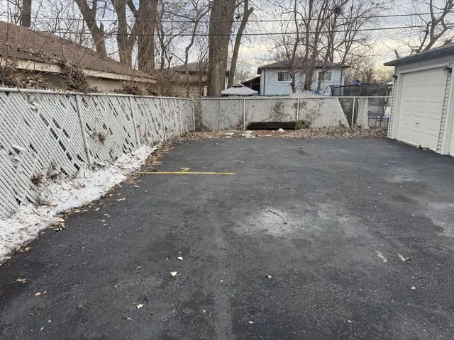 $2,300 | 15214 Woodlawn Avenue, Unit 1, Dolton, IL 60419