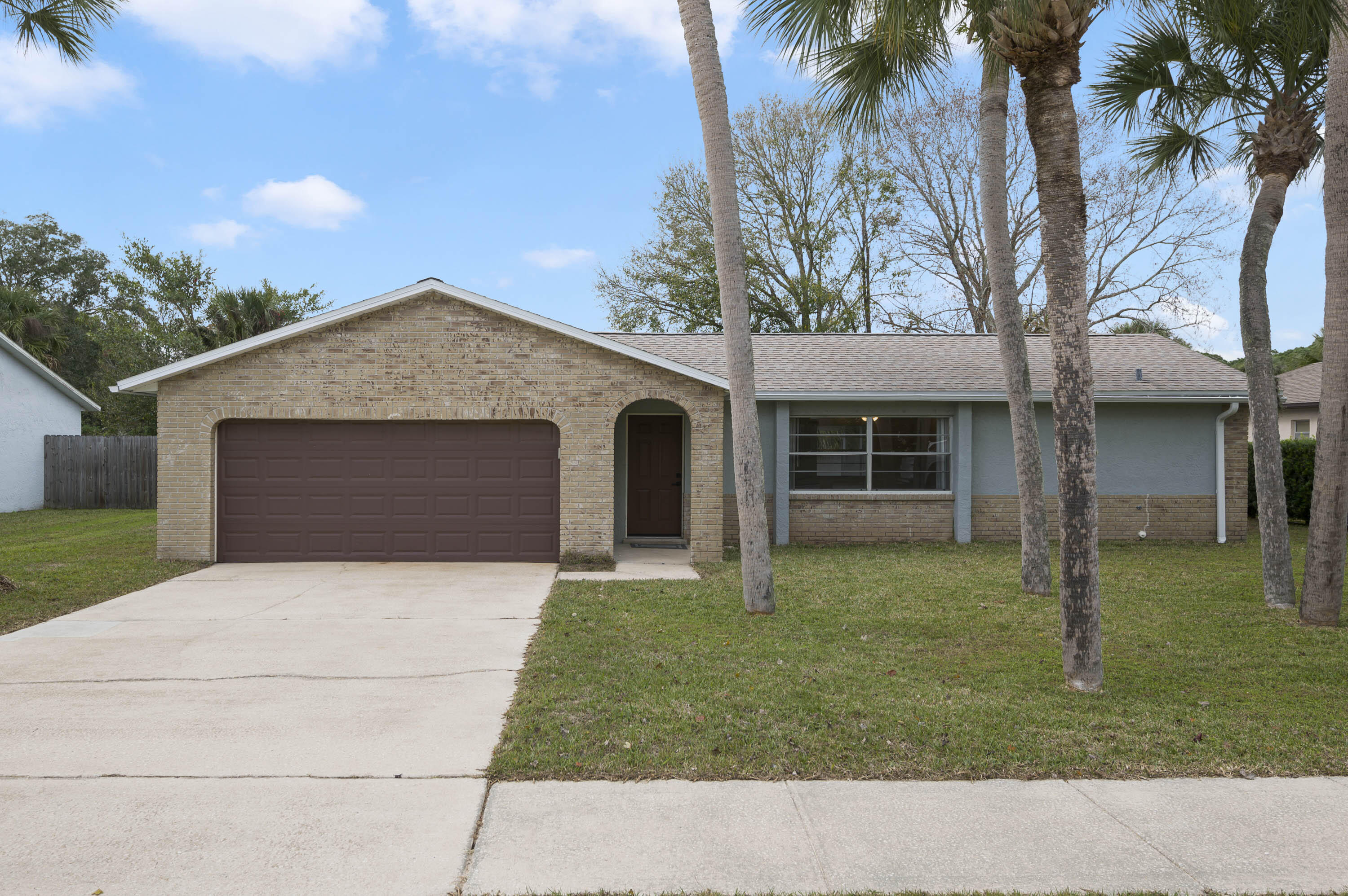 2331 Scotland Road Cocoa, FL 32926 - Photo 2 of 20 a front view of a house with a garden