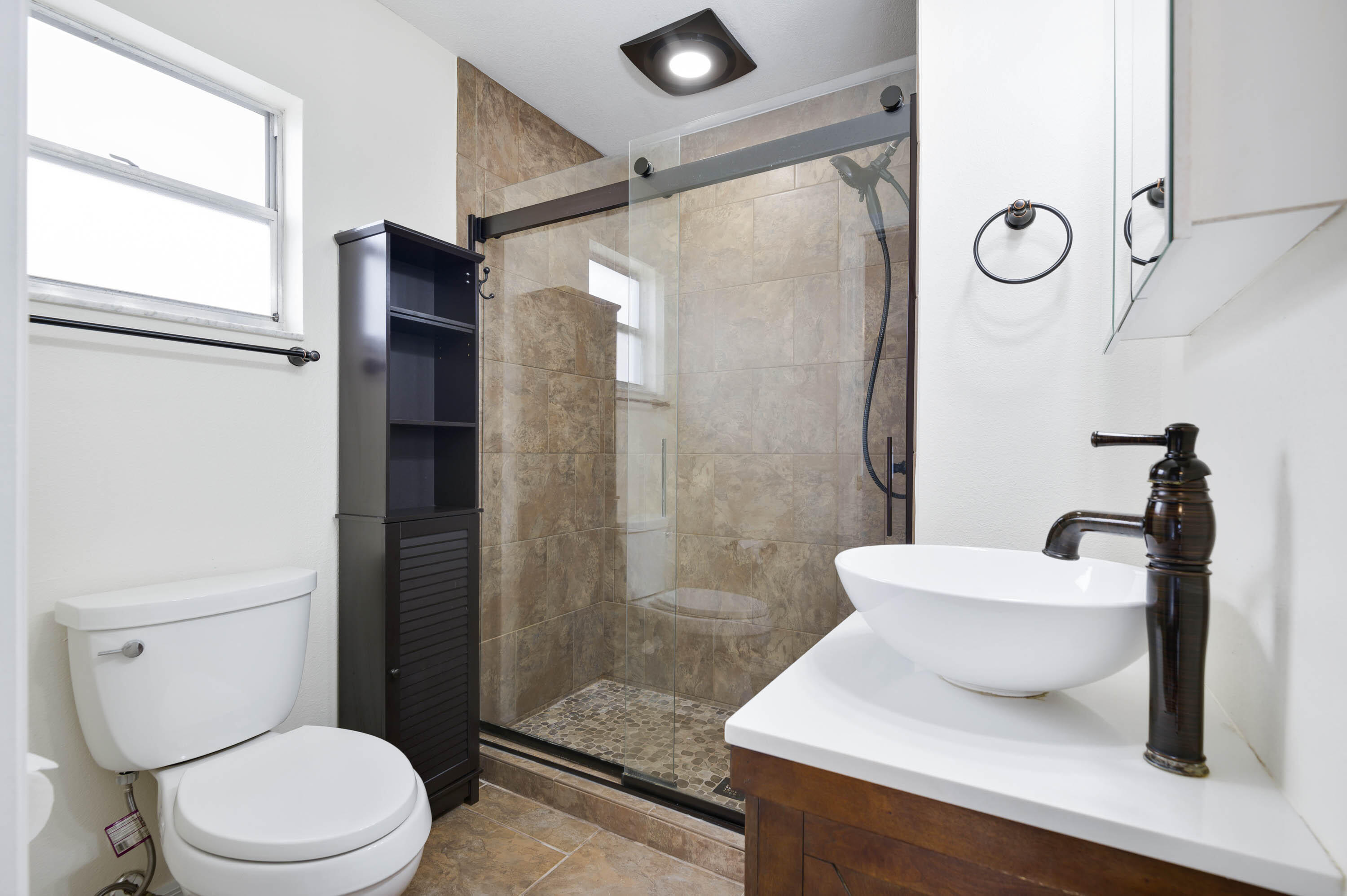 2331 Scotland Road Cocoa, FL 32926 - Photo 8 of 20 a bathroom with a toilet and a shower