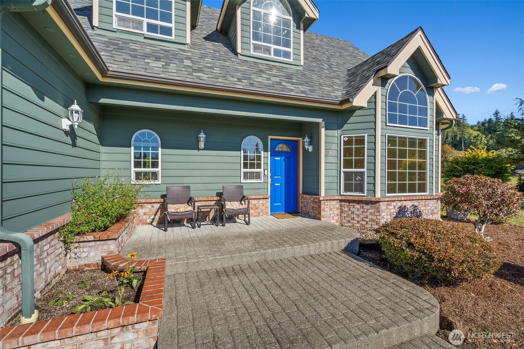 125 Mill Creek Road Raymond, WA 98577 - Photo 8 of 40 a front view of a house with garden