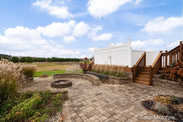 $345,000 | 850 Cosby Way Drive, Sparta, MI 49345