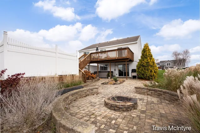 $345,000 | 850 Cosby Way Drive, Sparta, MI 49345