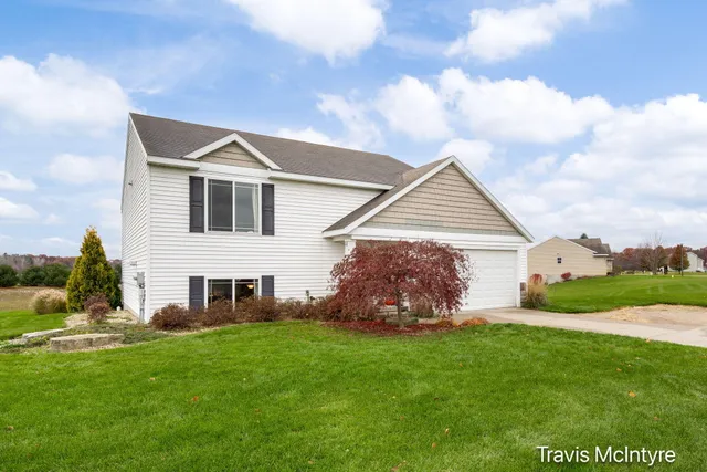 $345,000 | 850 Cosby Way Drive, Sparta, MI 49345
