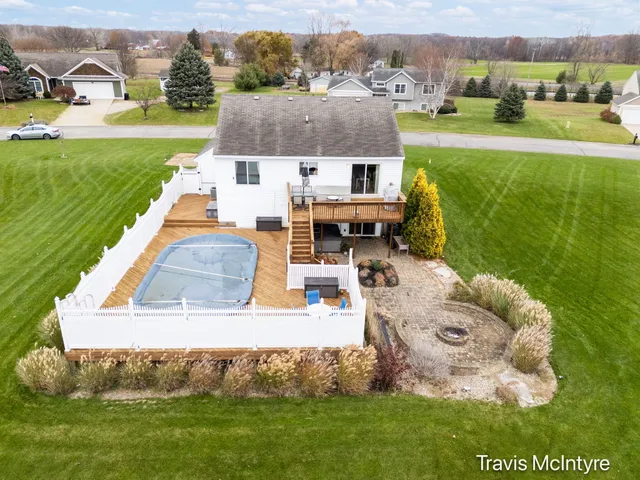 $345,000 | 850 Cosby Way Drive, Sparta, MI 49345