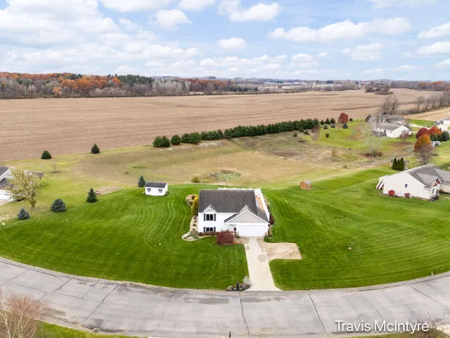 $345,000 | 850 Cosby Way Drive, Sparta, MI 49345