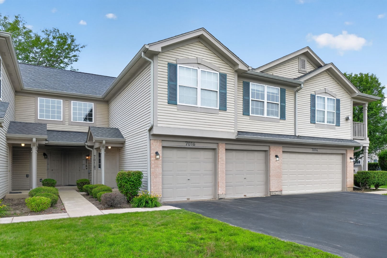 7016 South Stratton Lane Gurnee, IL 60031 - Photo 2 of 19