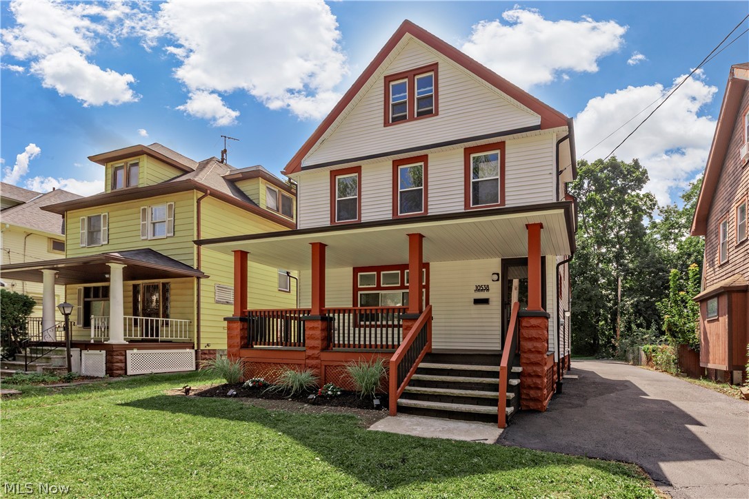 Front porch colonial - main picture
