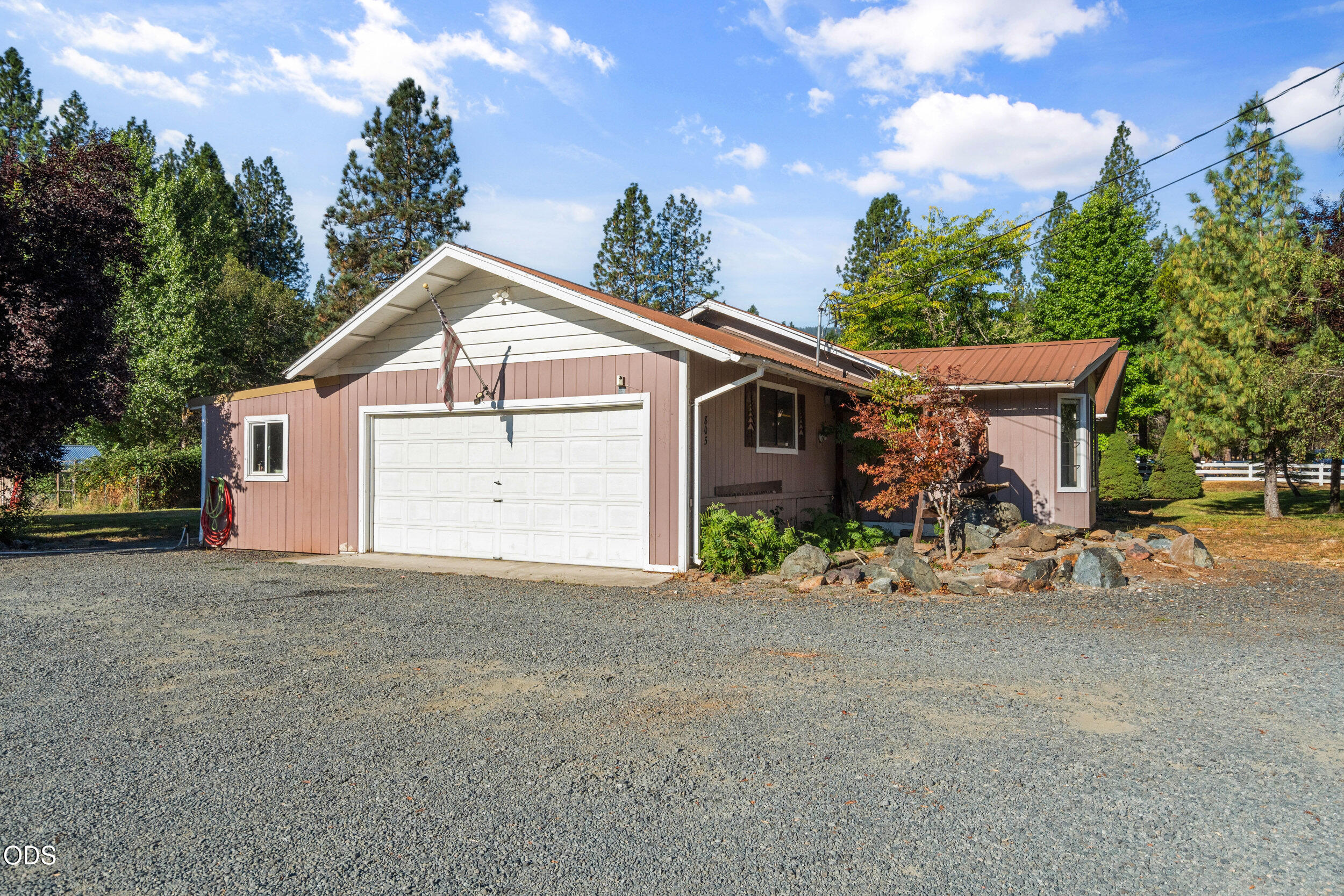 805 Minthorne Road Rogue River, OR 97537 - Photo 3 of 38 Gallery Image 3