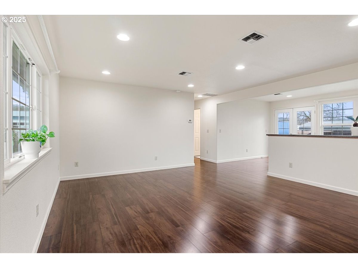 75 Sturtevant Road Lebanon, OR 97355 - Photo 15 of 16 Gallery Image 15