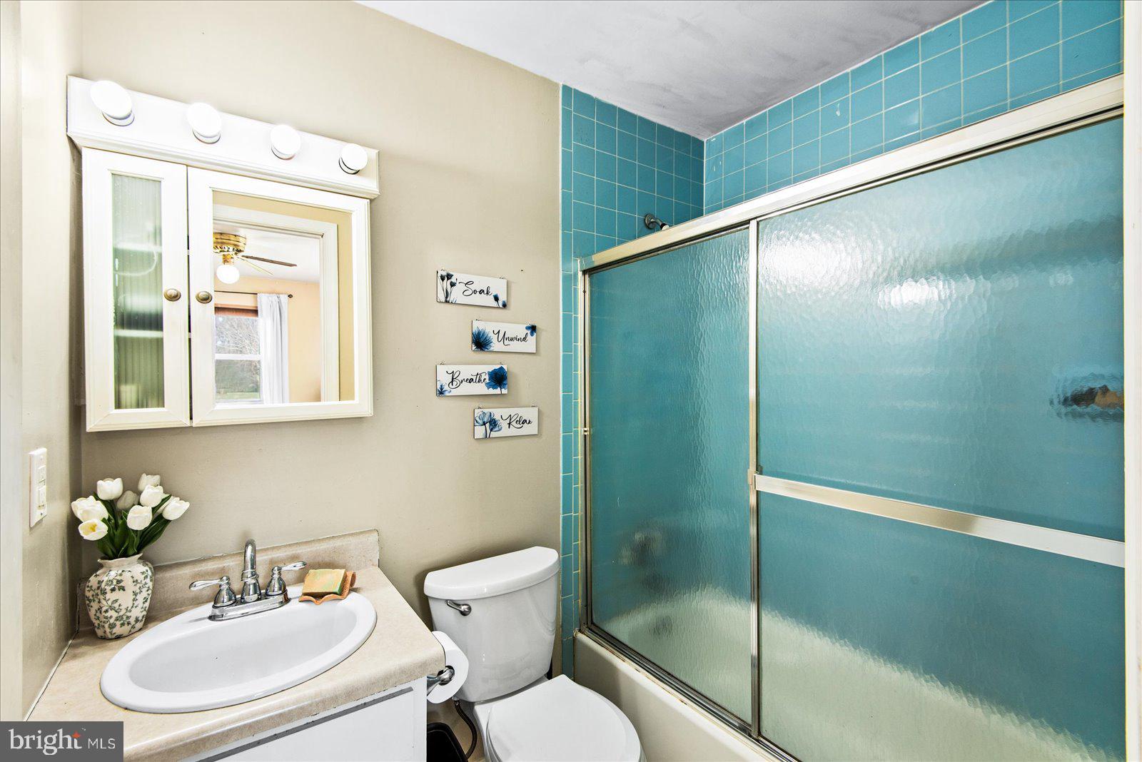 23165 Fork Bridge Road Milford, VA 22514 - Photo 20 of 51 a bathroom with a toilet a sink and shower