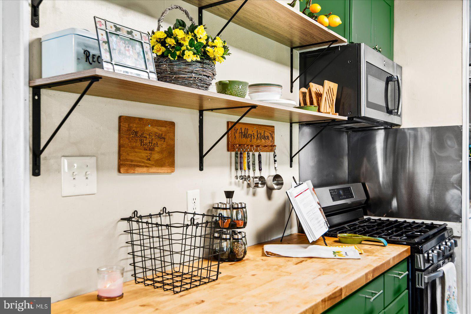 23165 Fork Bridge Road Milford, VA 22514 - Photo 10 of 51 Fun & Bright kitchen with tons of counter space!