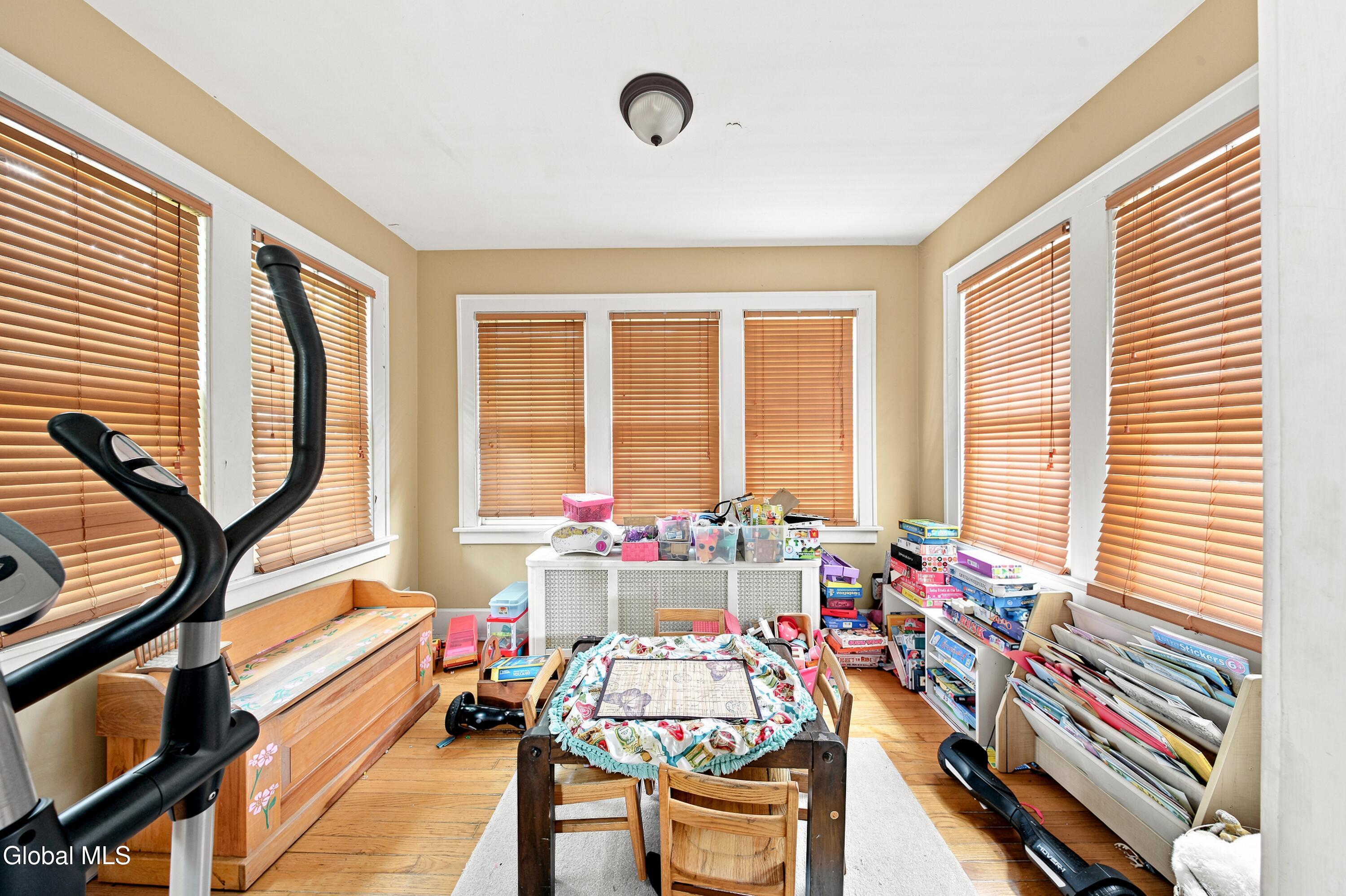 1173 Sumner Avenue Schenectady, NY 12309 - Photo 11 of 32 8.1