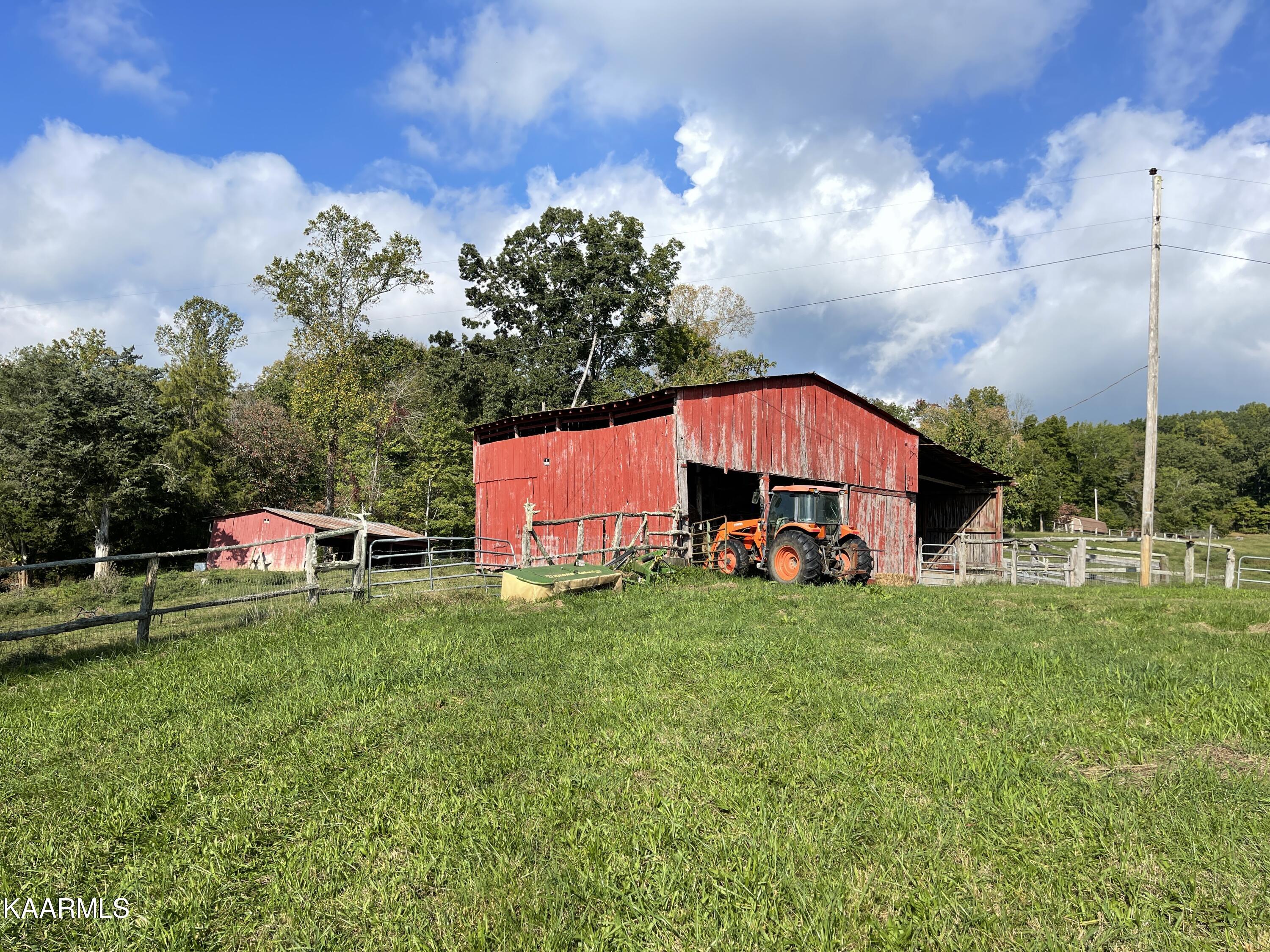 433 Barker Road New Tazewell, TN 37825 - Photo 13 of 36 13