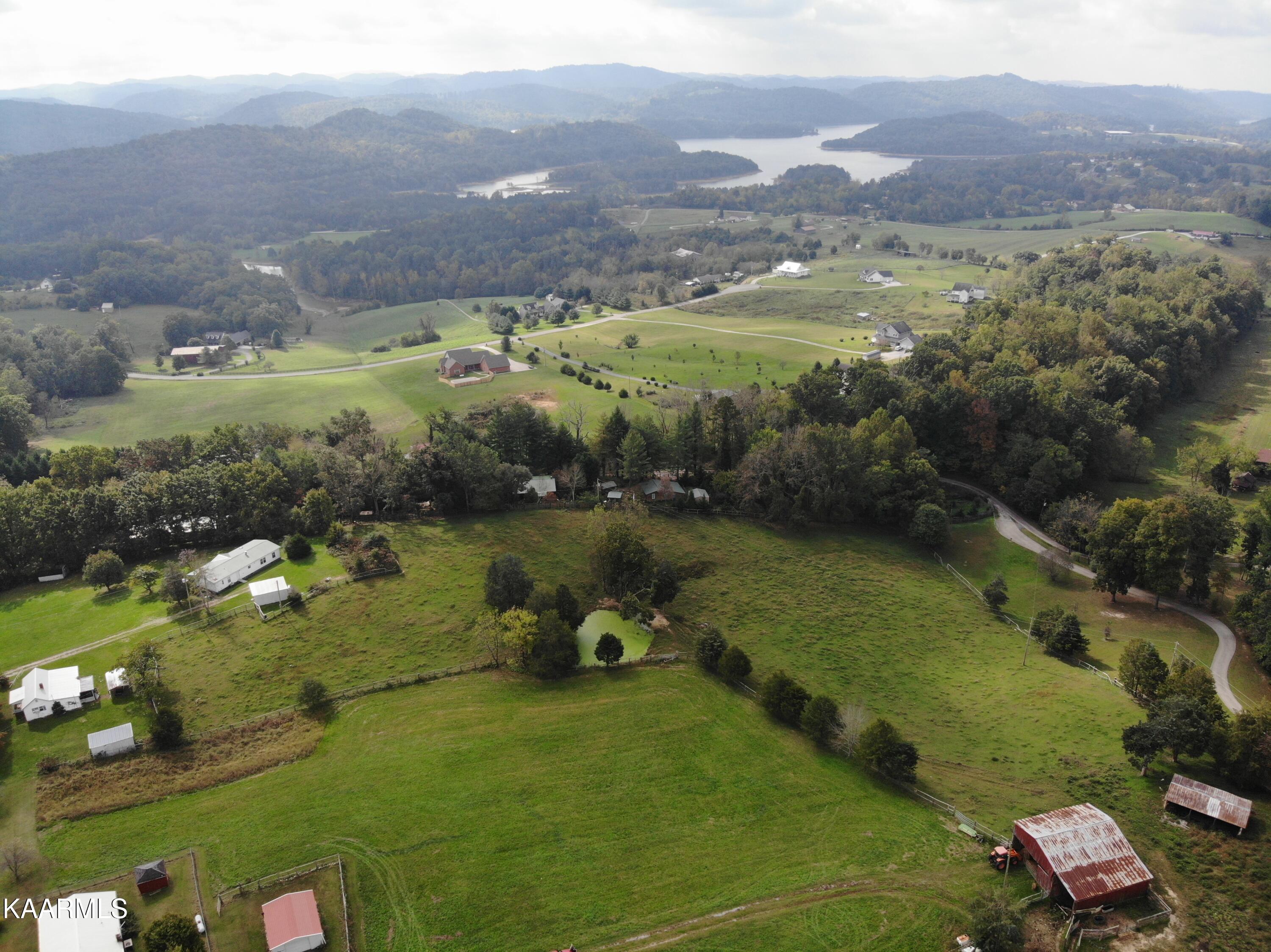 433 Barker Road New Tazewell, TN 37825 - Photo 25 of 36 25
