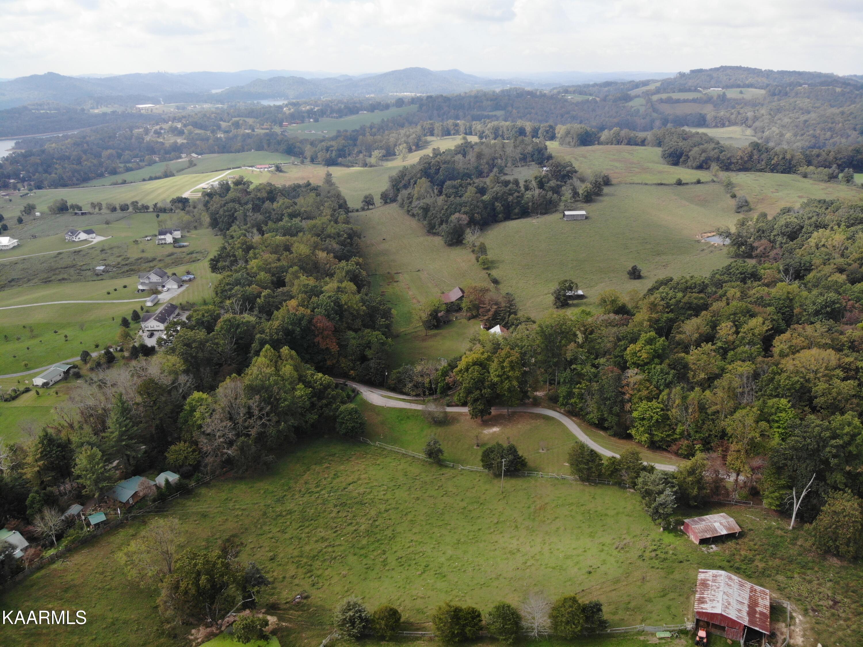 433 Barker Road New Tazewell, TN 37825 - Photo 28 of 36 28