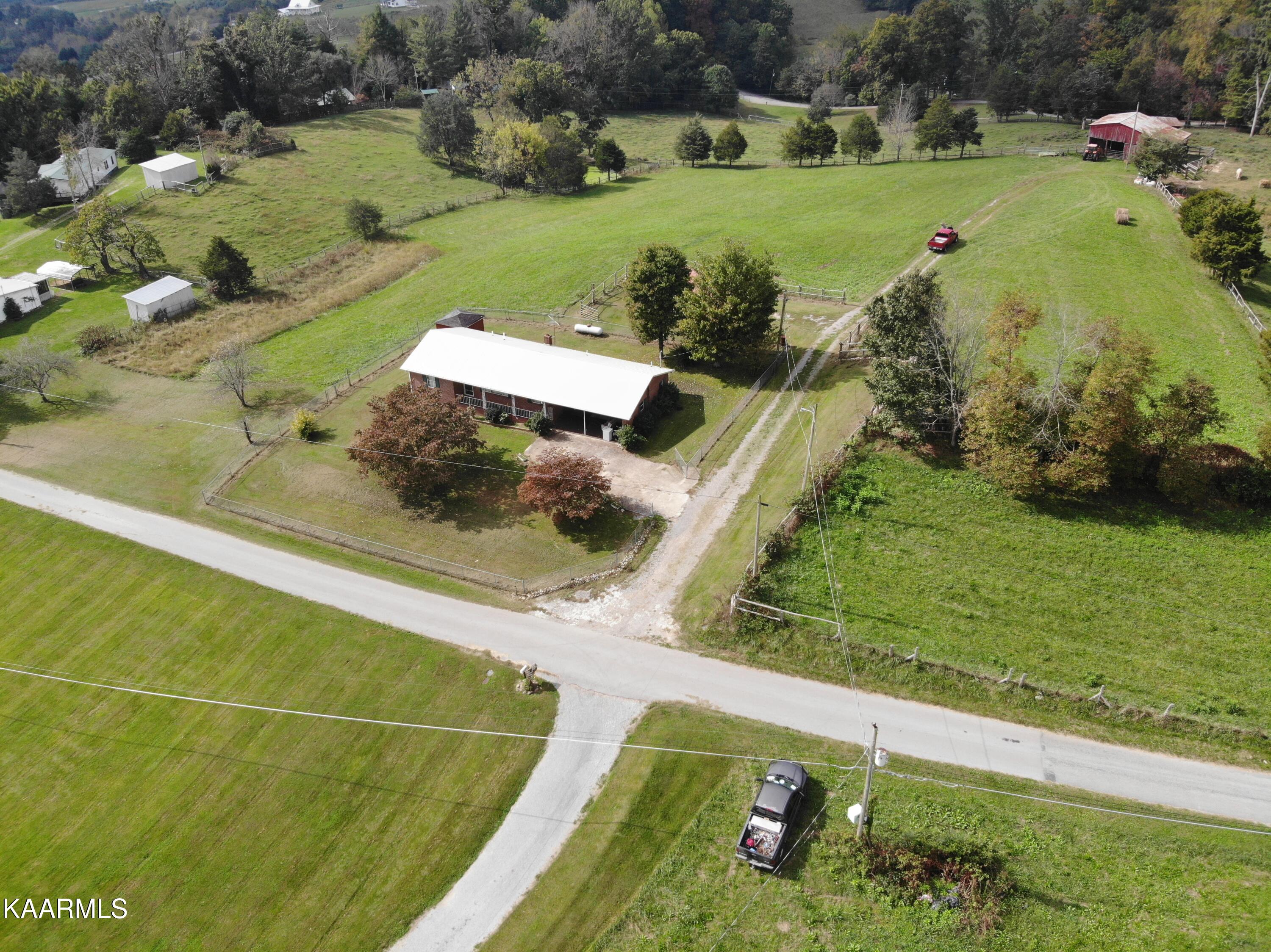 433 Barker Road New Tazewell, TN 37825 - Photo 32 of 36 32