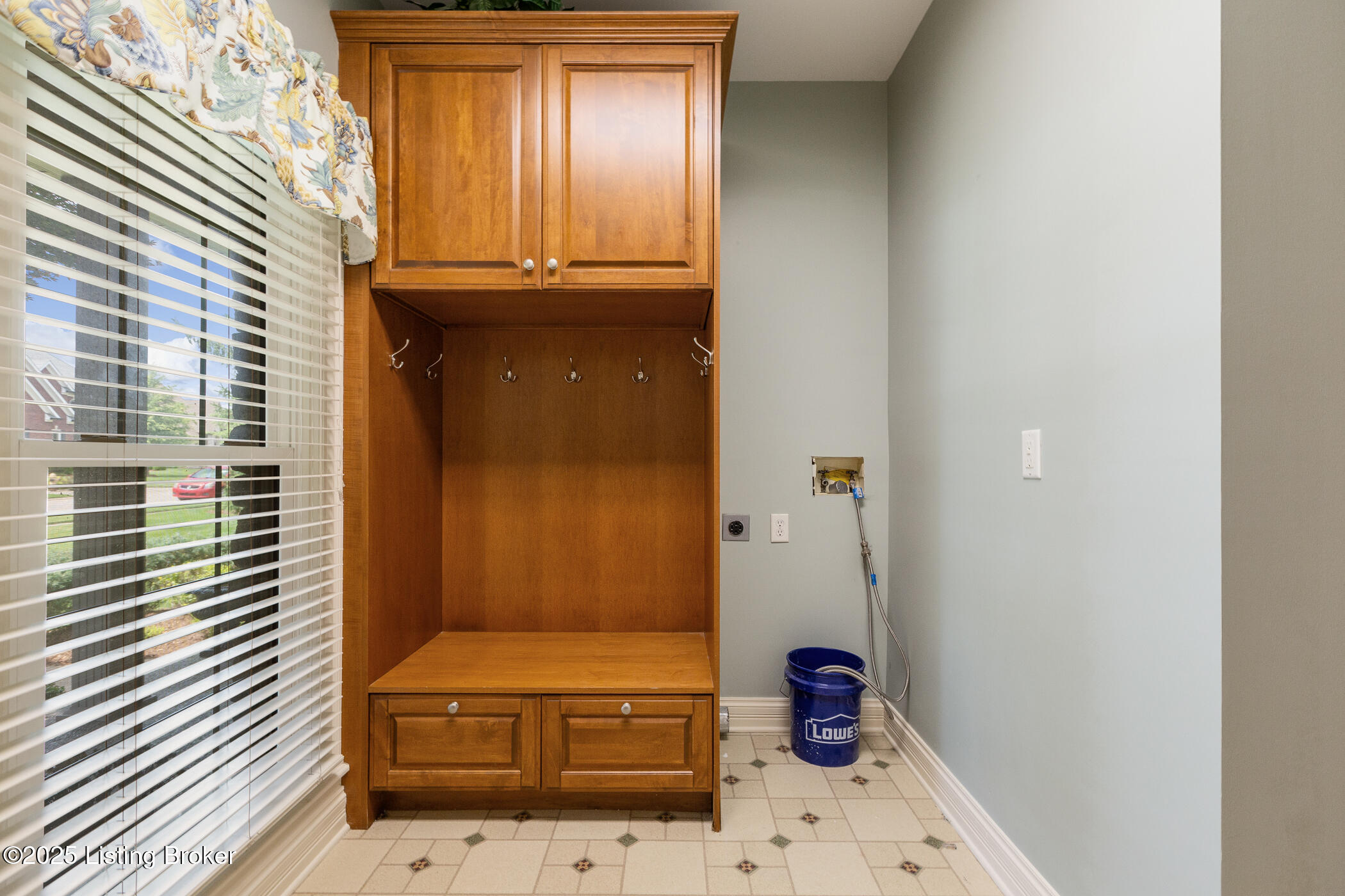 1908 Grand Ridge Road Louisville, KY 40214 - Photo 42 of 113 Laundry Room